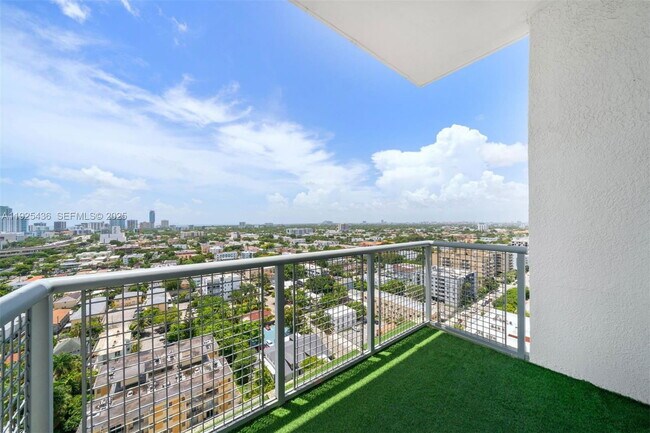 Foto del edificio - 10 SW South River Dr