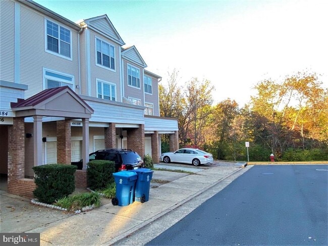 Building Photo - 44190 Mossy Brook Square
