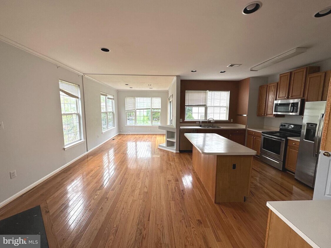 Primary Photo - 15625 Three Otters Pl