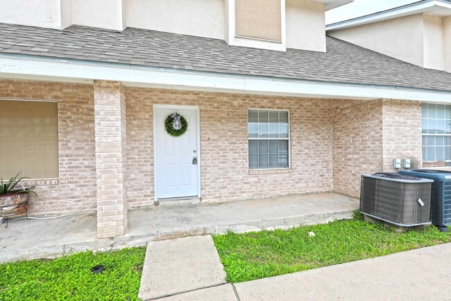 Foto del edificio - 8911 McPherson Rd