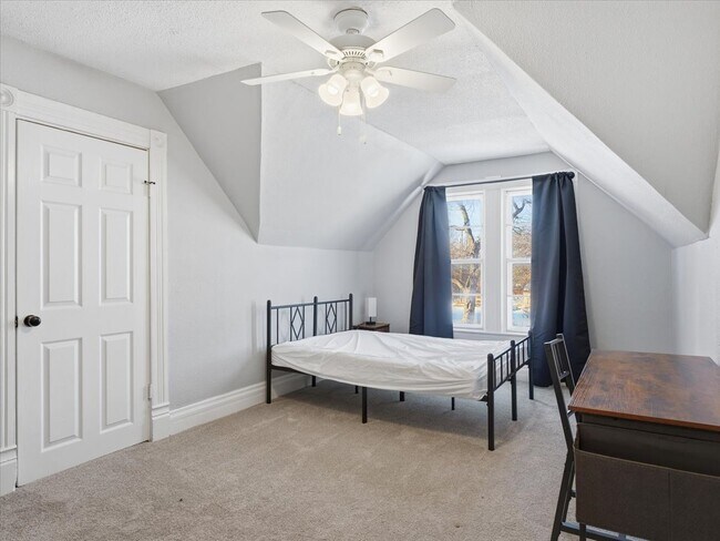 Foto del edificio - 304 N Grand Ave