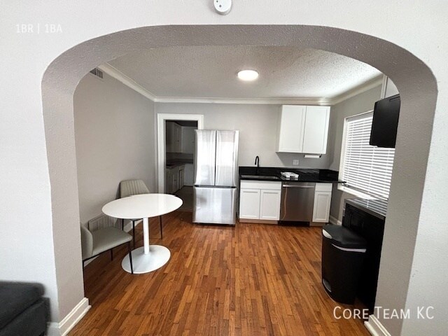 Primary Photo - 1 Bedroom with Pantry at Roanoke Plaza