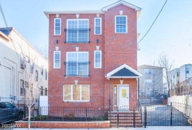 Foto principal - 682 S 19th St