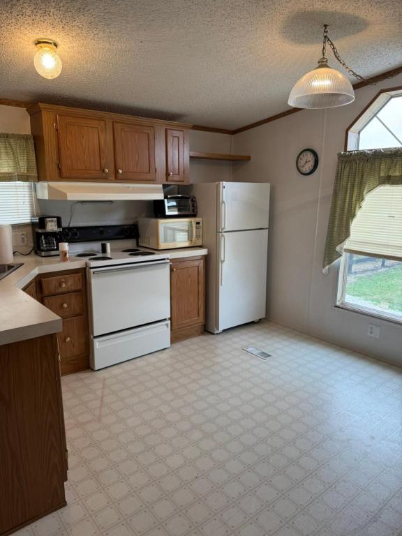 Building Photo - 78 S Amanda St