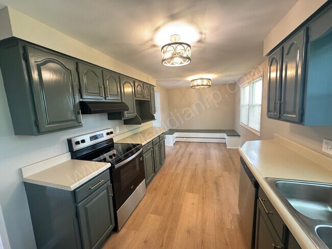Foto del edificio - 4725 Maple Terrace Pkwy