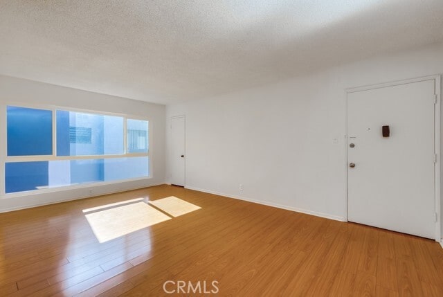 Foto del edificio - 930 N Stanley Ave