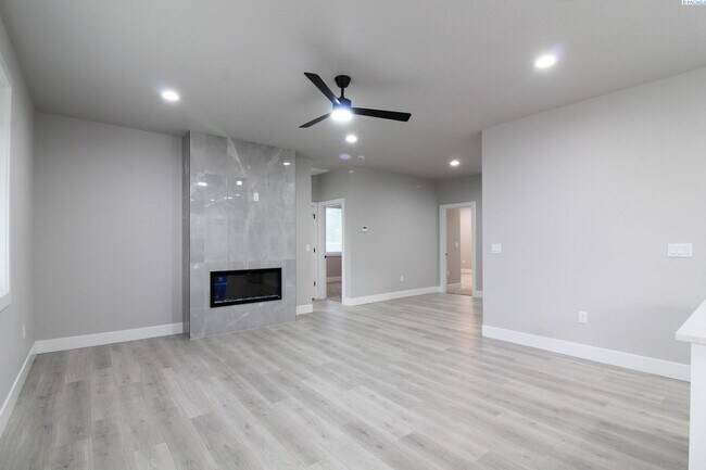 Foto del edificio - 3 Bedroom, 2 Bath Pasco Townhouse