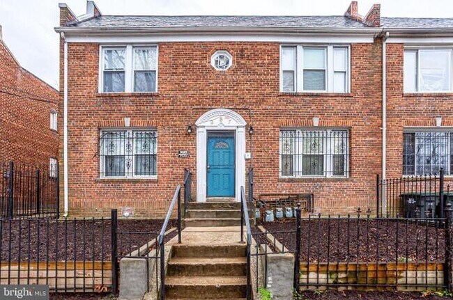 Frente - 351 Parkland Pl SE