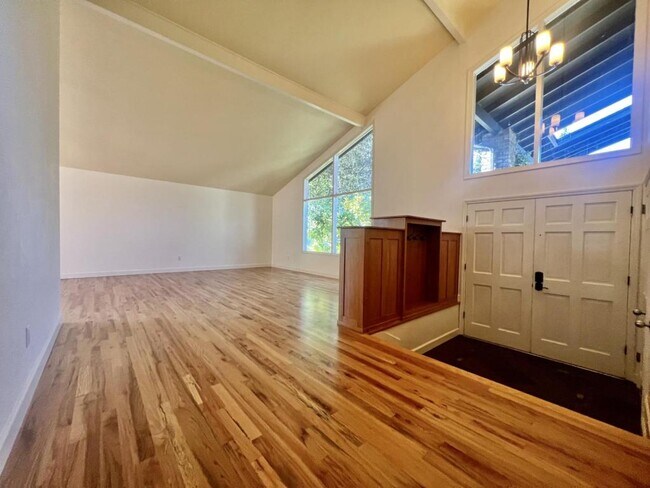 Building Photo - 448 Piccadilly Cir