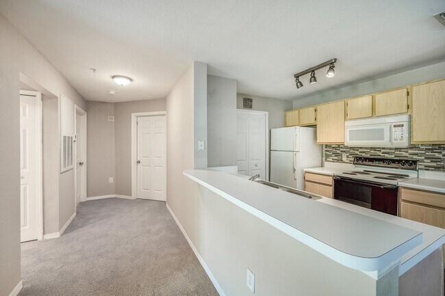 Building Photo - Beautiful Spacious 3/2 Condo FOR RENT at C...