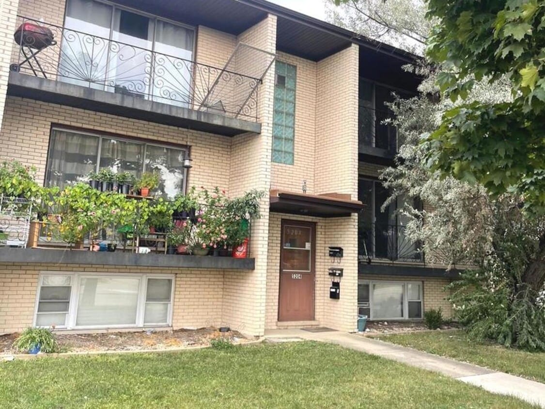 5204 W 87th St Unit 2E, Burbank, IL 60459 Condo for Rent in Burbank