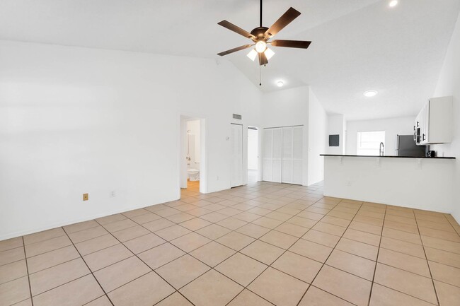 Building Photo - 3651 N Goldenrod Rd