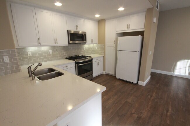 Foto del edificio - Stunning 2 Bedroom/2.5 Bath Townhouse