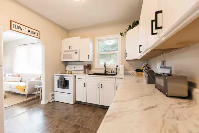 Photo du bâtiment - Spacious 3-Bedroom, 2-Bathroom Home for Rent in Airdrie
