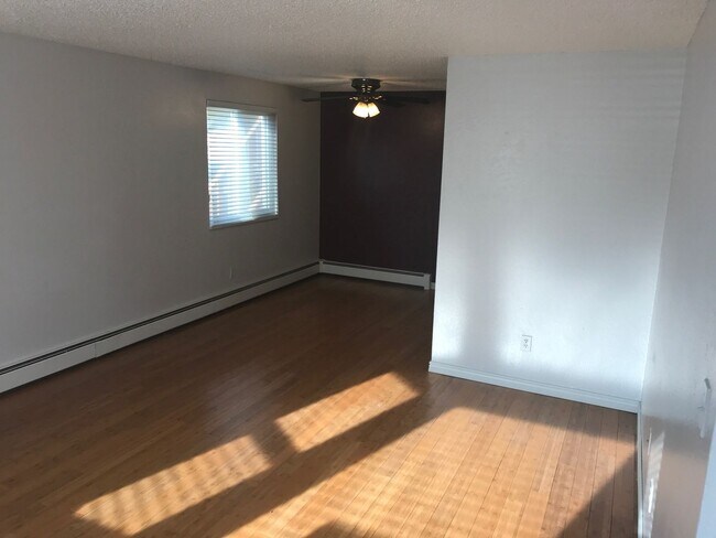 Foto del edificio - Two Bed Condo With Attached Garage Availab...