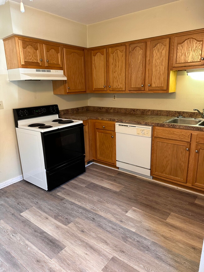 Building Photo - 741 Ridgeview Dr