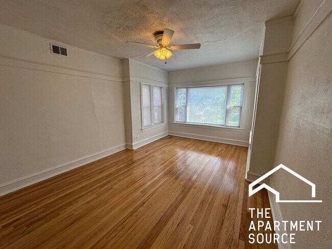 Foto del edificio - 5438 W Potomac Ave