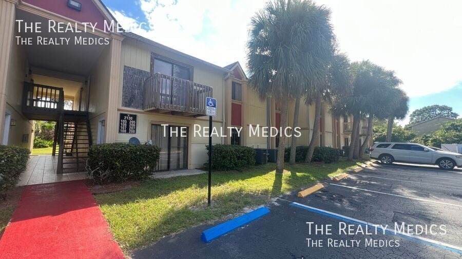 Foto principal - 2130 Forest Knoll Dr NE