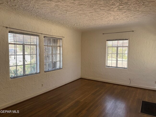 Building Photo - 1222 Mesita Dr