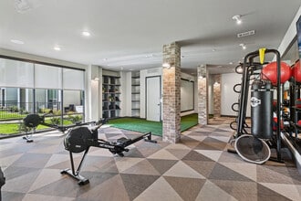 Building Photo - Ennova Highlands