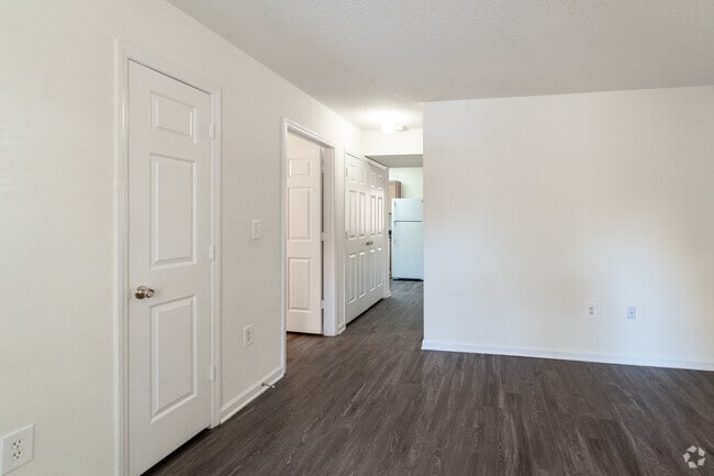 4BD,2BA-1205 SF - Pendleton Townhome Apartments