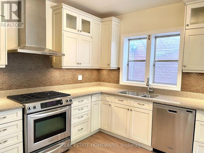 Photo du bâtiment - 169 Carlaw Ave