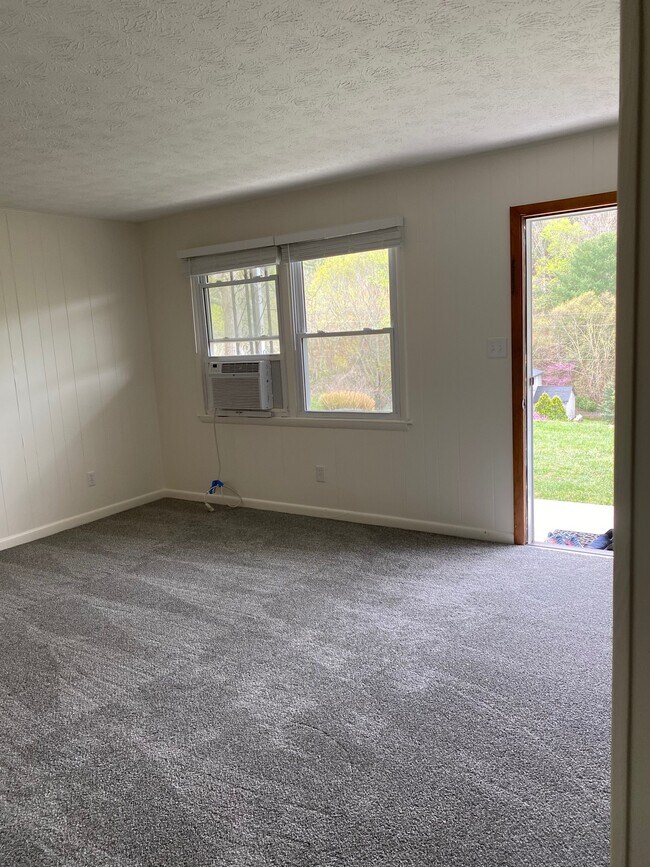 Lots of Natural Light - 56 Webb Cove Rd