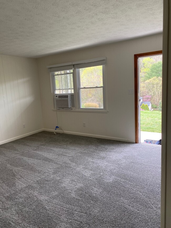 Mucha luz natural - 56 Webb Cove Rd