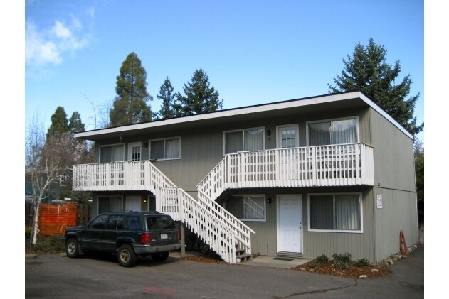 Building Photo - Bridge & Lee Apartments