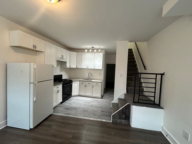 Building Photo - NEW LISTING! Renovated 3Bedroom + bonus ro...