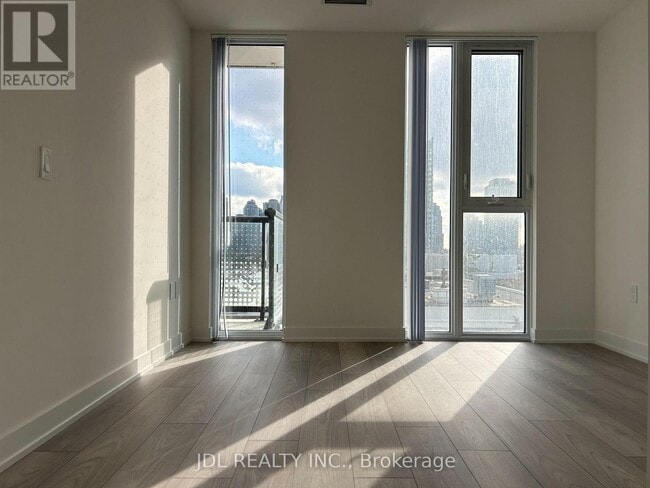 Building Photo - 5858 Yonge St