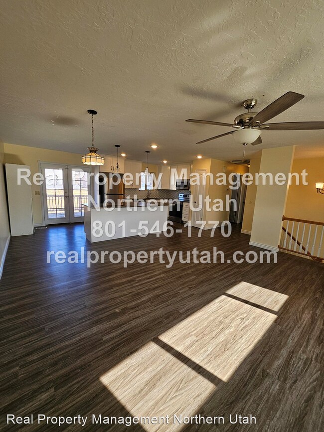 Foto del edificio - 4 br, 2 bath House - 651 W. 550 N.