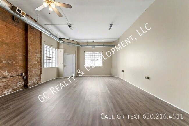 Foto del edificio - 3328 W Chicago Ave