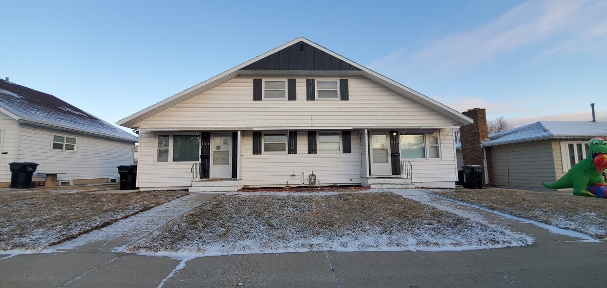 802 804 14th St W, Williston, ND 58801 Townhome Rentals in Williston