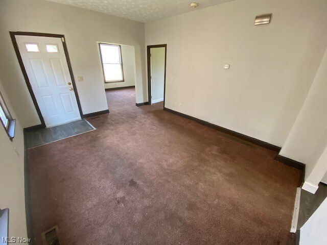 Foto del edificio - 9418 Easton Ave