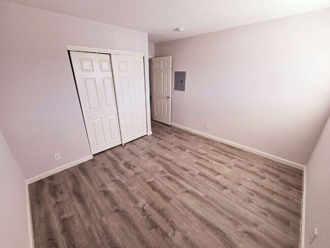 Building Photo - 4360 Twin View Cir