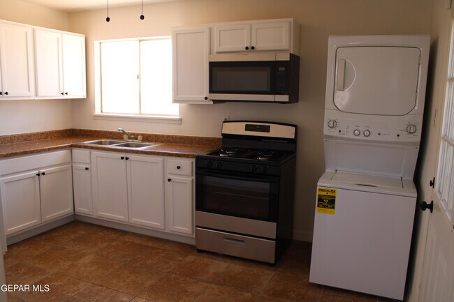 Building Photo - 5656 Sun Valley Dr