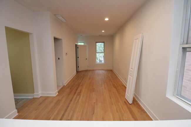 Building Photo - 1544 N Bosworth Ave