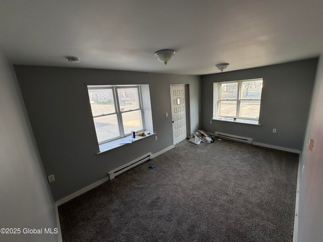 Foto principal - 663 2nd Ave