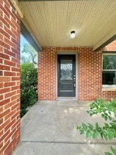 Building Photo - 302 S Van Buren St