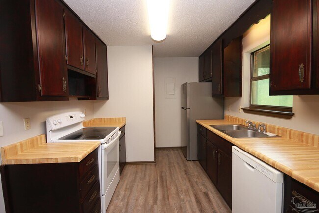 Foto del edificio - 1594 Sunny Ridge Ln