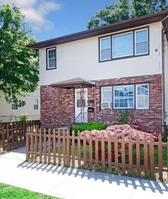 80 Dix St Unit 1st Floor, Hamden, CT 06514 Room for Rent in Hamden