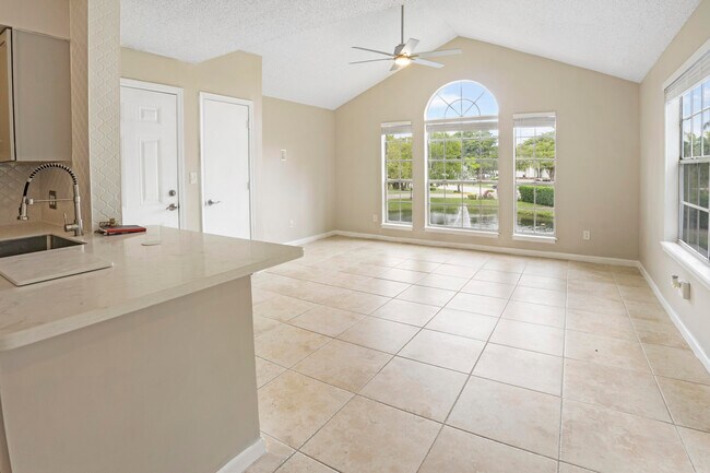 Building Photo - 1000 Crystal Way