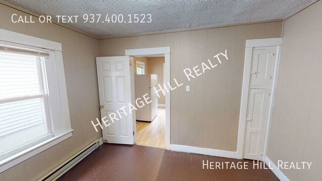 Building Photo - Nice 1 bedroom, 1 bath duplex with basemen...