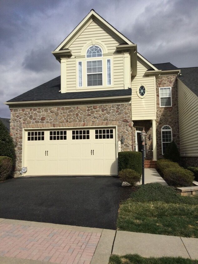 Foto principal - 4 Bedroom Townhome in Havre de Grace