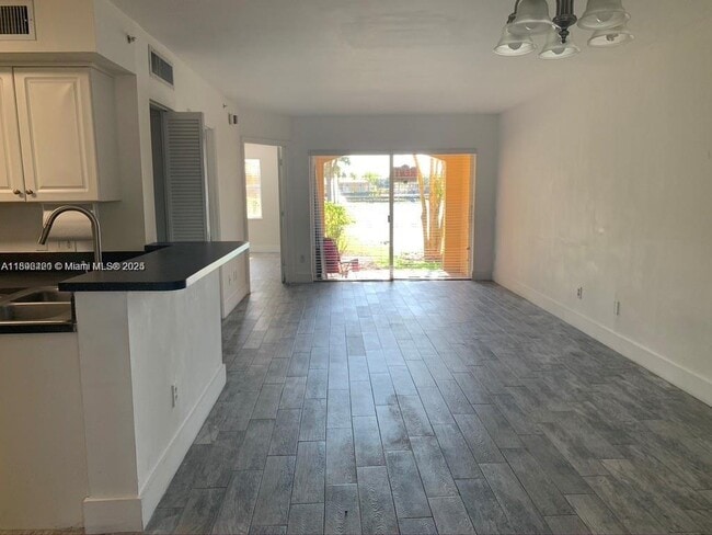 Foto del edificio - 150 NW 96th Ave