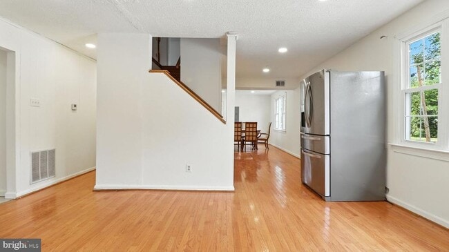 Building Photo - 6911 Arlington Blvd