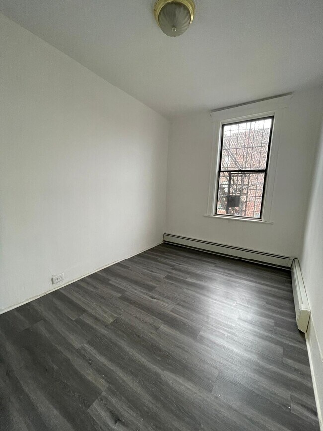 1697 JFK 2R - 1691 John F Kennedy Blvd