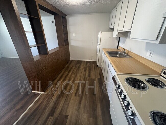 Building Photo - 2000 Indianapolis Rd