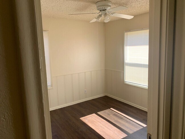 Foto del edificio - AVAILABLE NOW!!! Cozy 3/1/1/ in Arlington